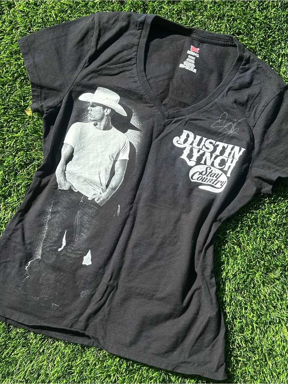 Black Graphic V-Neck T-Shirt - Stay Country